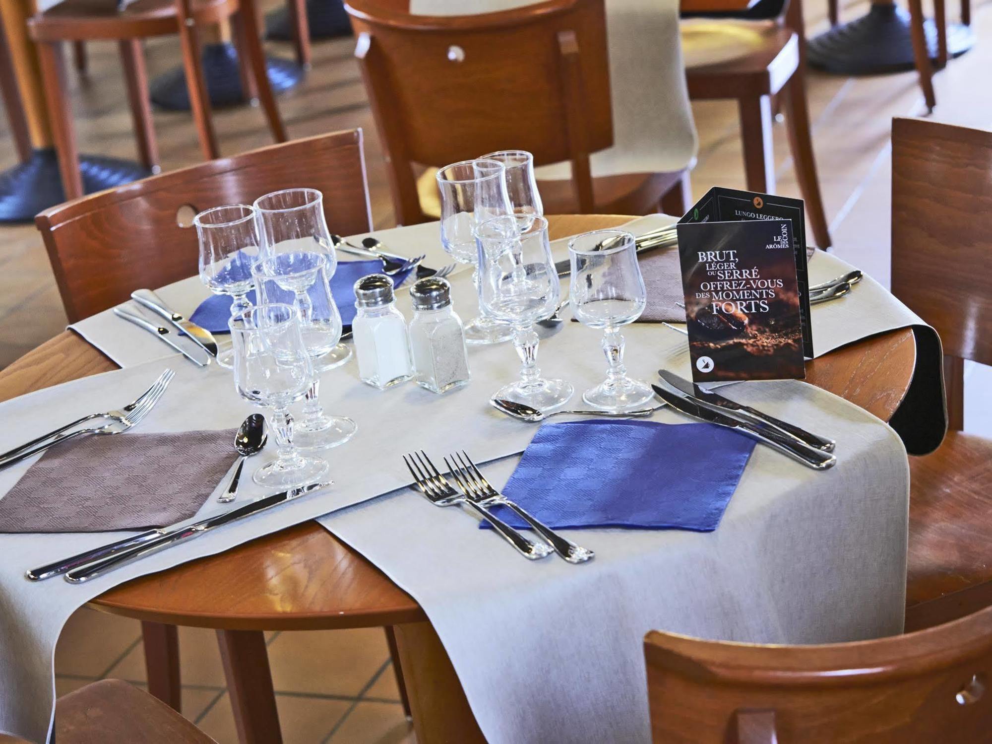 凯里亚德酒店-巴黎西维伦纽夫加雷纳 维伦纽夫拉戈任 外观 照片